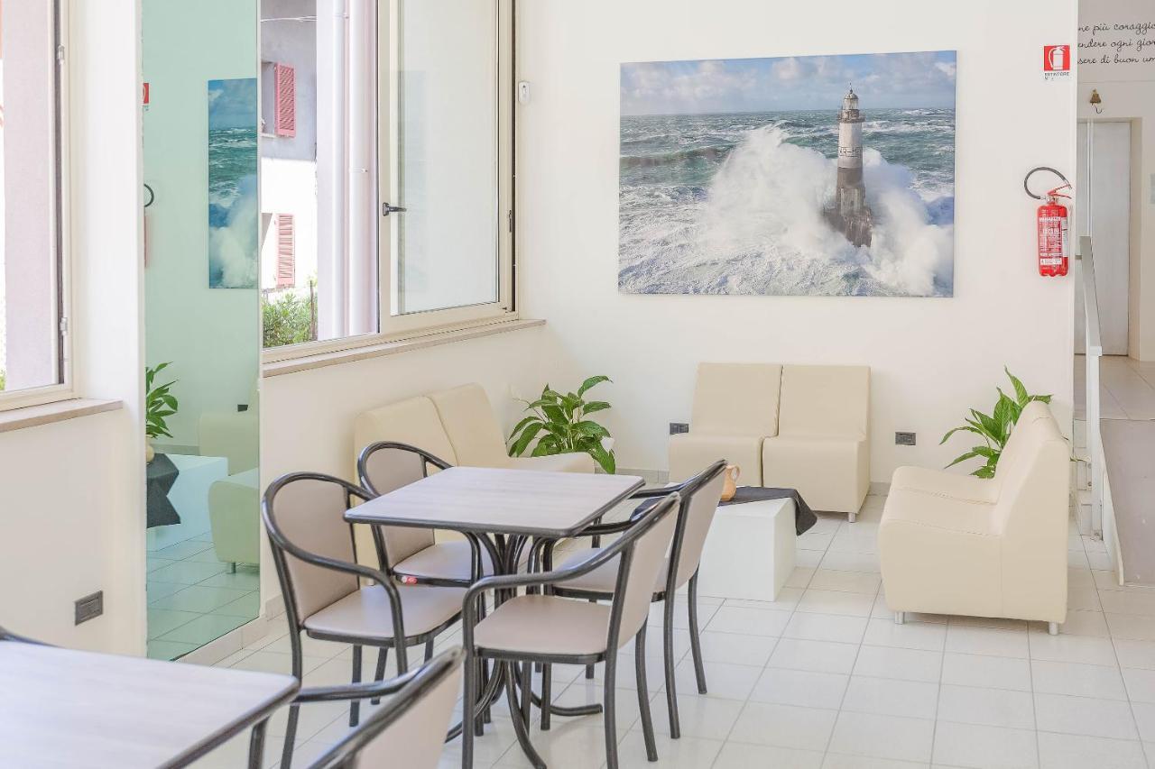 Hotel Confort Rimini Exterior foto