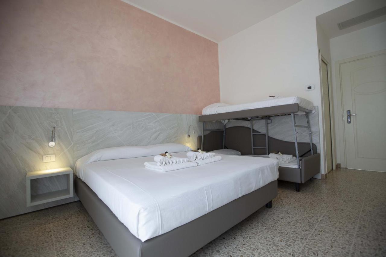 Hotel Confort Rimini Exterior foto