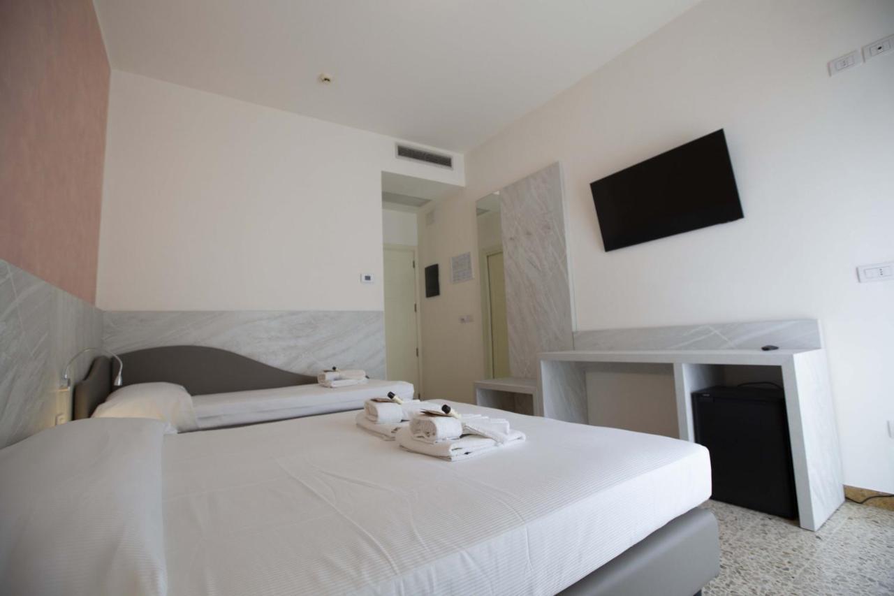Hotel Confort Rimini Exterior foto